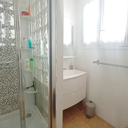 4 Pieces A Avec Balcon, Proche Plage, Activites Familiales Et Commodites - Fr-1-338-509