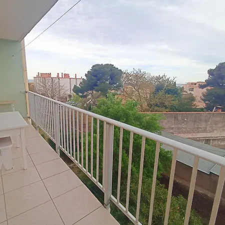4 Pieces A Avec Balcon, Proche Plage, Activites Familiales Et Commodites - Fr-1-338-509
