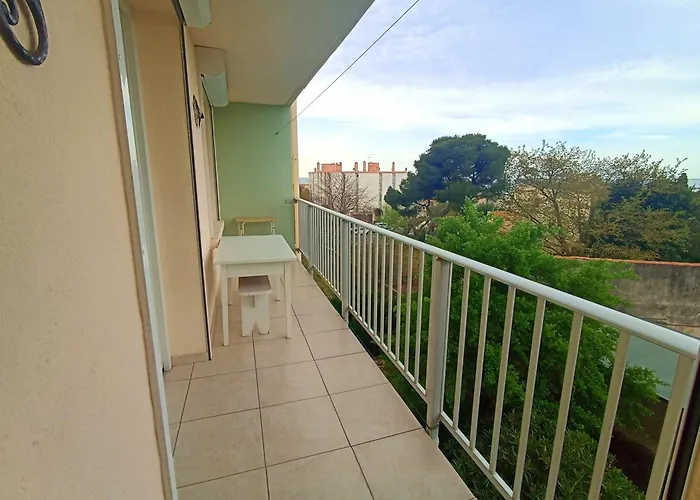 4 Pièces à Avec Balcon, Proche Plage, Activités Familiales Et Commodités - Fr-1-338-509 *