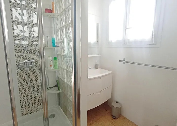 4 Pièces à Avec Balcon, Proche Plage, Activités Familiales Et Commodités - Fr-1-338-509